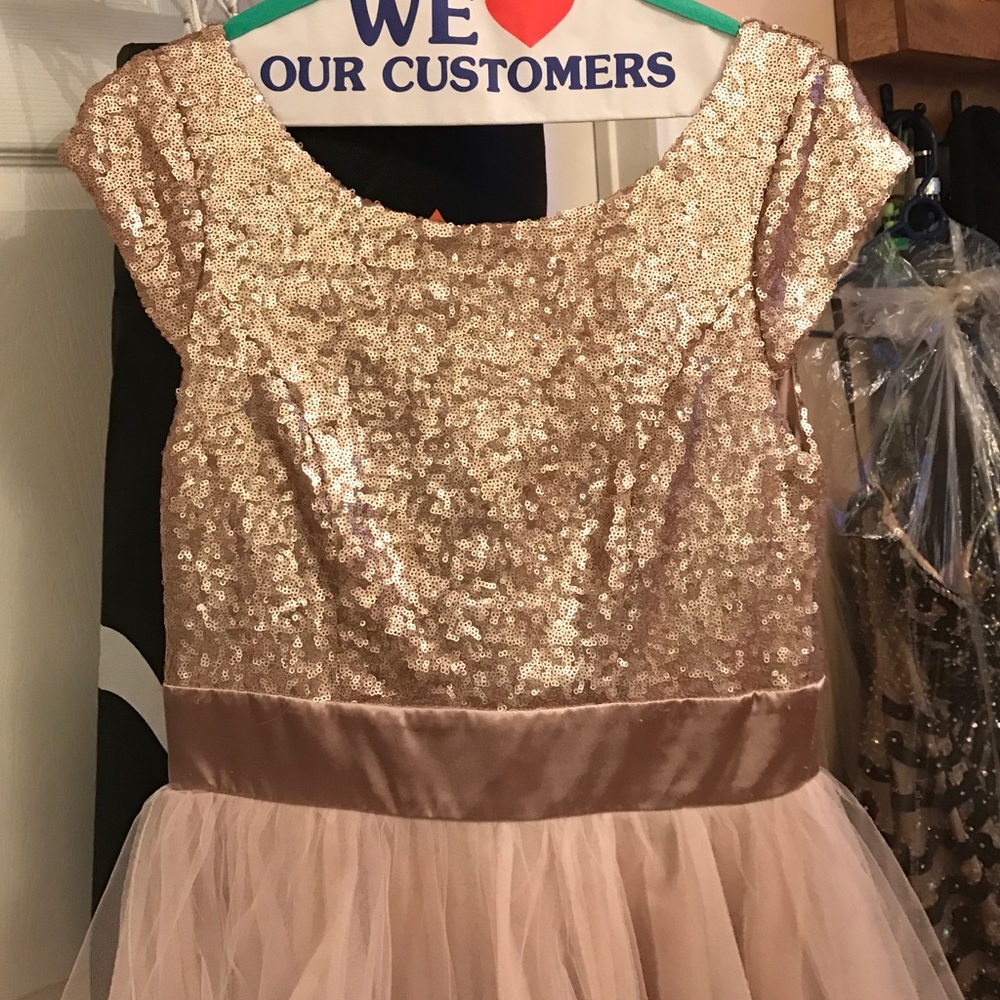 GOLD BEAUTIFUL DRESS WORN ONCE