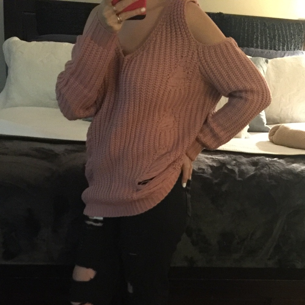 ONLY 1 left Size M  Distressed Cold Shoulder - Picture 5 of 8