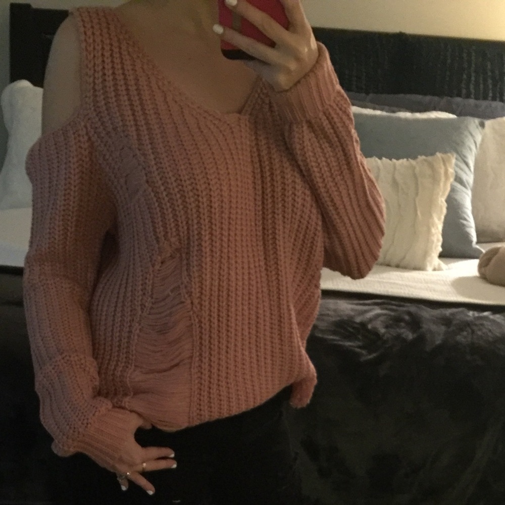 ONLY 1 left Size M  Distressed Cold Shoulder - Picture 6 of 8