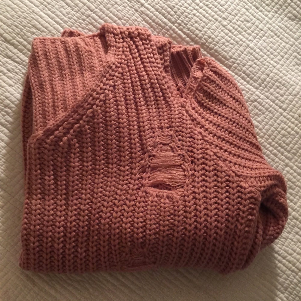 ONLY 1 left Size M  Distressed Cold Shoulder - Picture 7 of 8