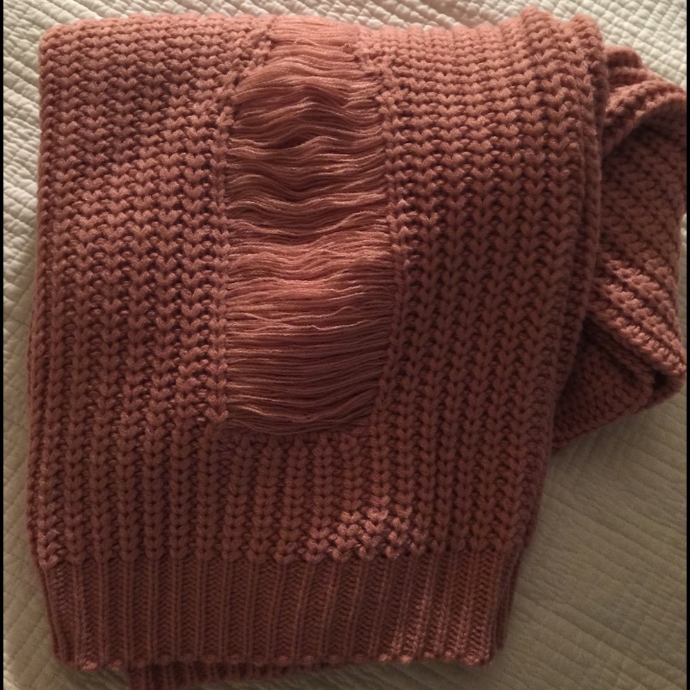 ONLY 1 left Size M  Distressed Cold Shoulder - Picture 8 of 8