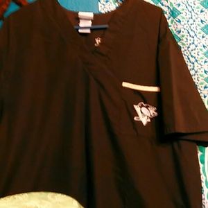 NHL PITTSBURG PENGUINS SCRUBS TOP