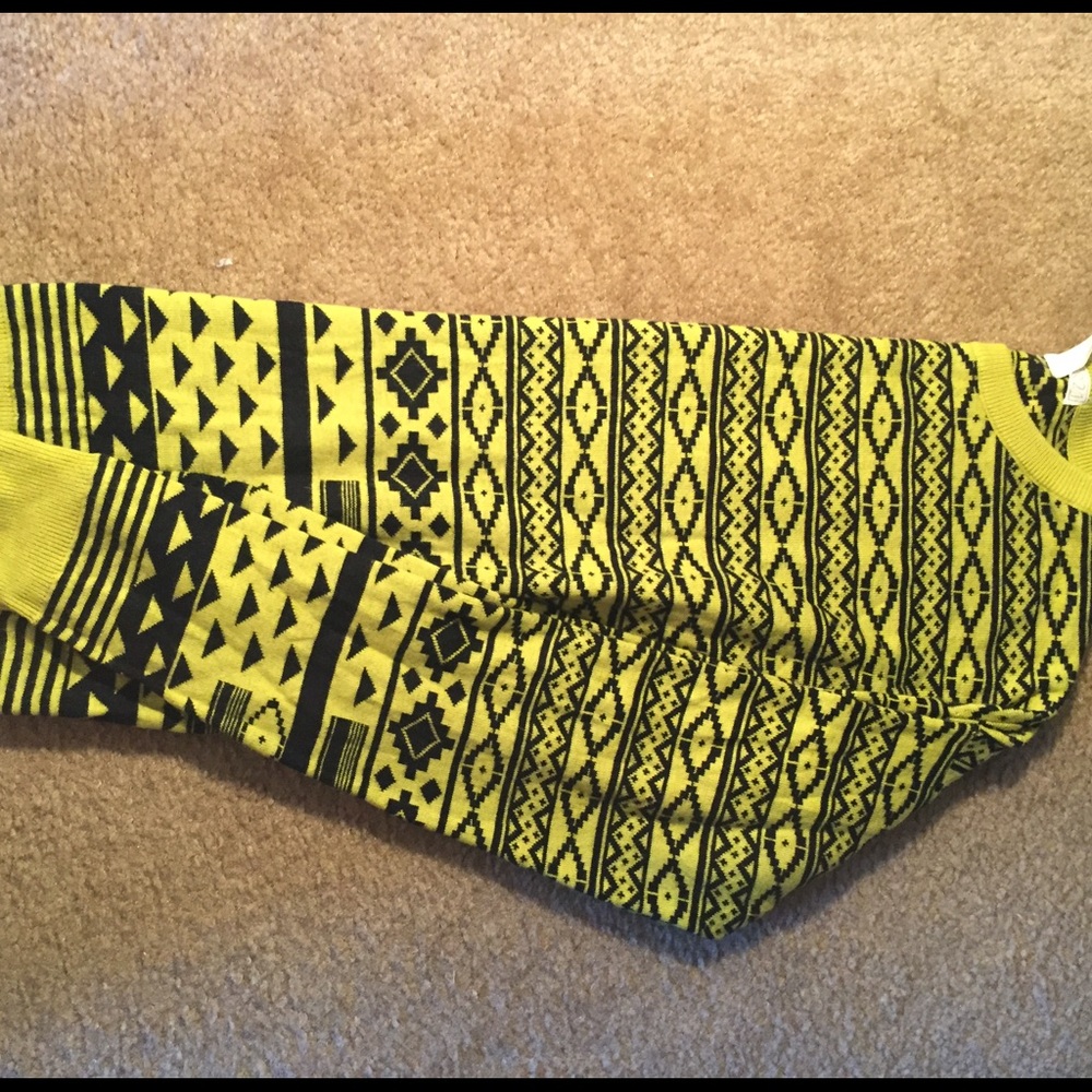 Aztec Print Sweater - Picture 2 of 3