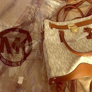 Michael Kors Logo Tote.