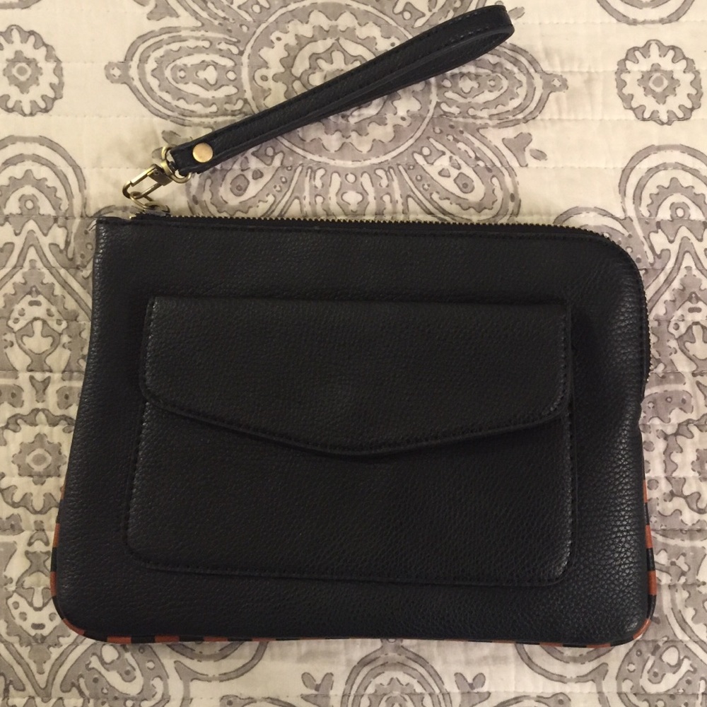 Black multifunctional clutch