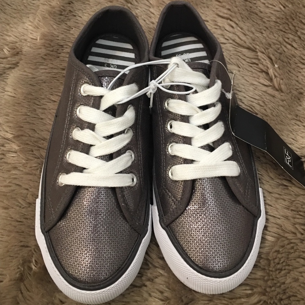 NWT Silver/Dark Gray casual shoes Sz6/ UK 36