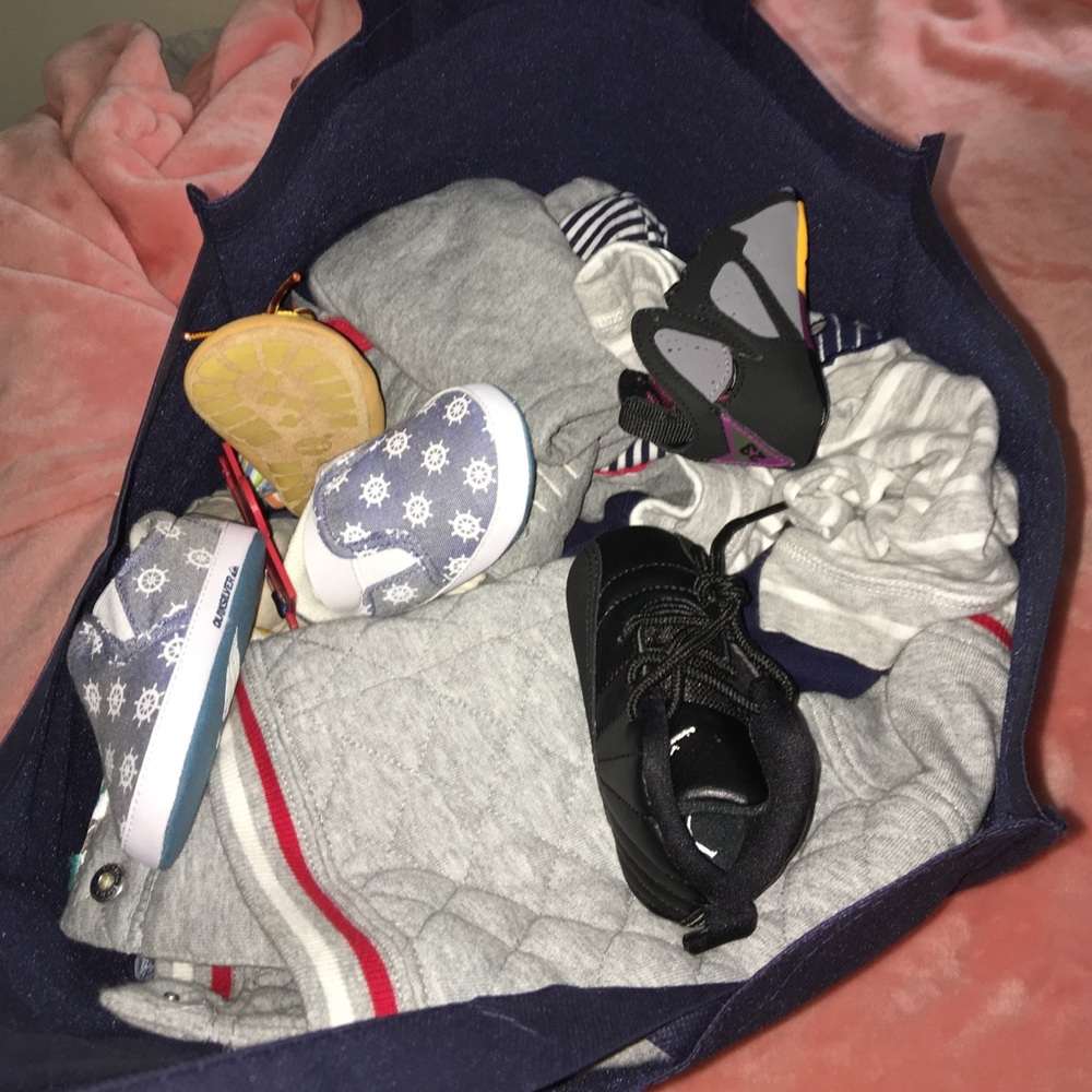 Baby of baby boy clothes + wipe clutch
