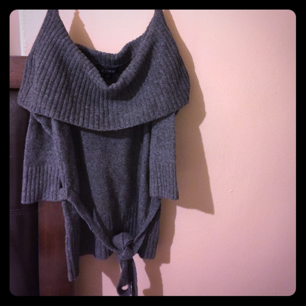Abyer sweater  shirt 👚 size small