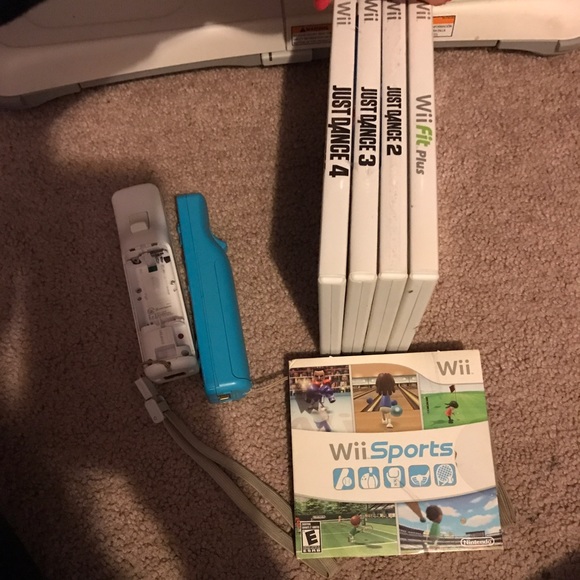 Wii - Picture 2 of 3