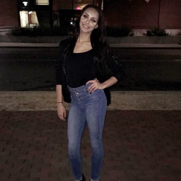 Meet your Posher, Kali - Picture 3 of 3