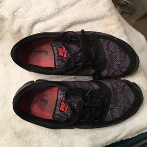 Nike free 5.0 black shoes