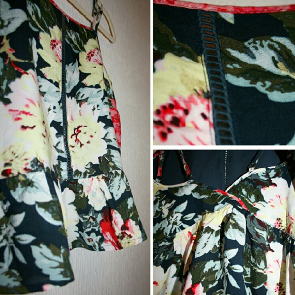 MINKPINK Tropical Floral Print Peplum Top NWT - Picture 3 of 4