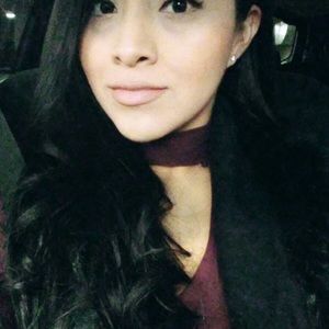 Meet your Posher, Itzia