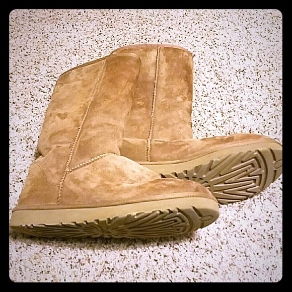 Uggs - Picture 1 of 3