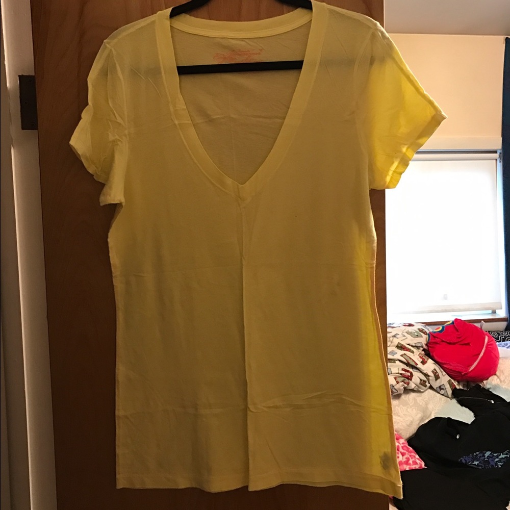 AE NWOT Short Sleeve V-Neck Tee Shirt