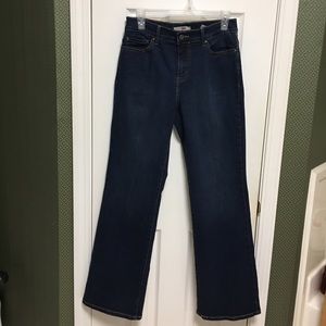 Levi Perfectly Slimming 512 Bootcut Jeans. Size 8M