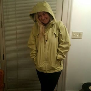 Patagonia Raincoat size small! Removable hood