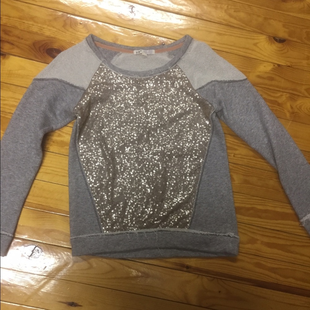 Buckle sweater