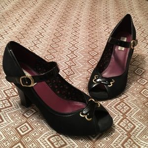 Steve Madden Peep Toe Pump