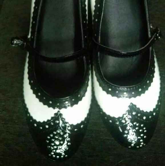 Shoes size 7 - Picture 2 of 4