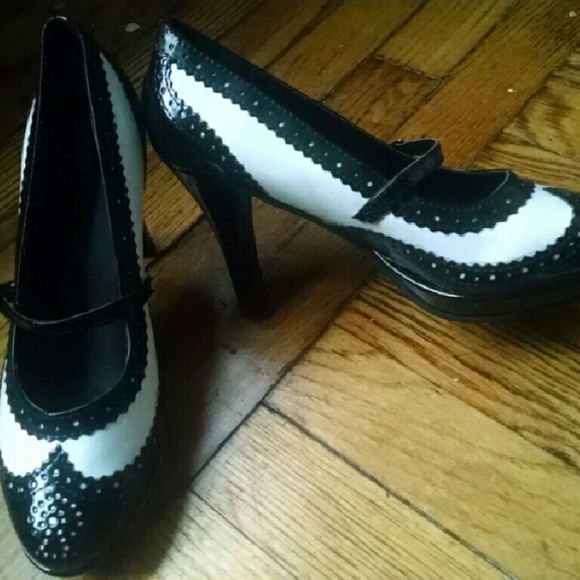 Shoes size 7 - Picture 3 of 4