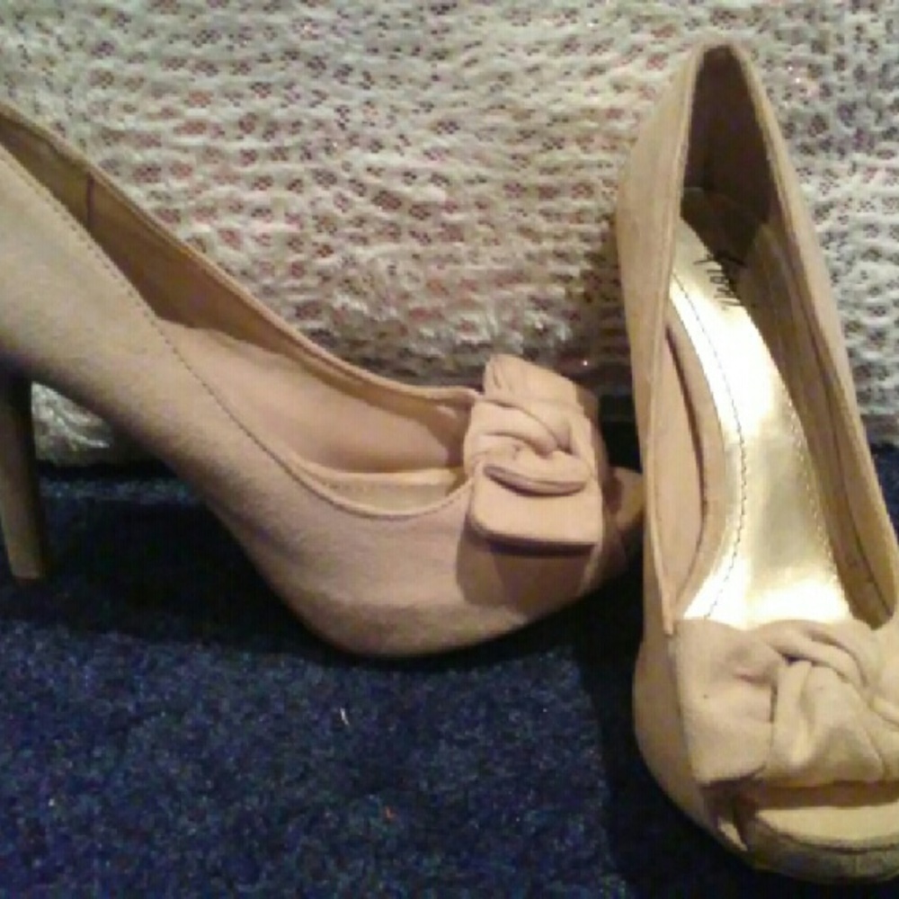 Beige Heels?? - Picture 3 of 3