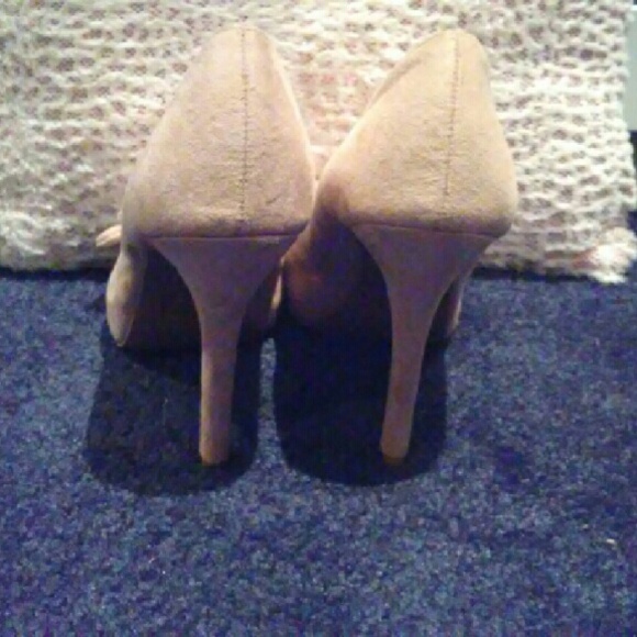 Beige Heels?? - Picture 2 of 3