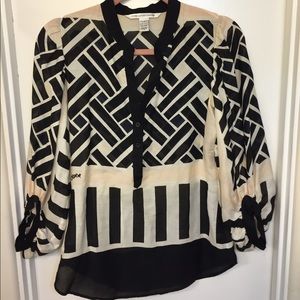 Diane Von Furstenberg blouse 3/4 sleeves sz 2