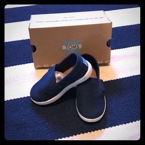 TOMS Tiny Avalon Sneakers - Navy - size 8