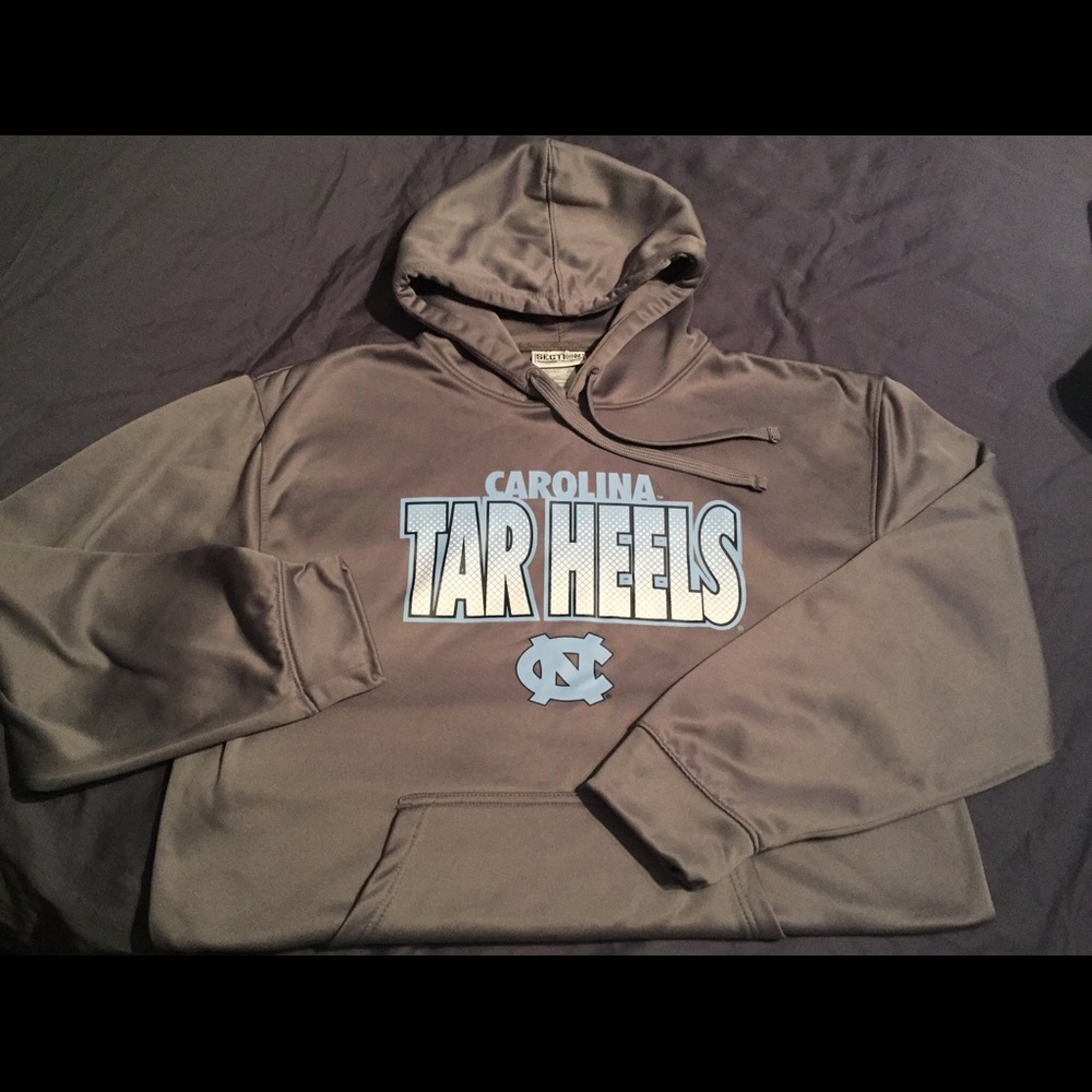 UNC Tar Heels sweatshirt, size M