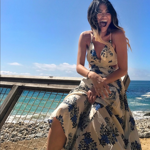 LAST 1️⃣ Cut Out Maxi Dress - Picture 2 of 7