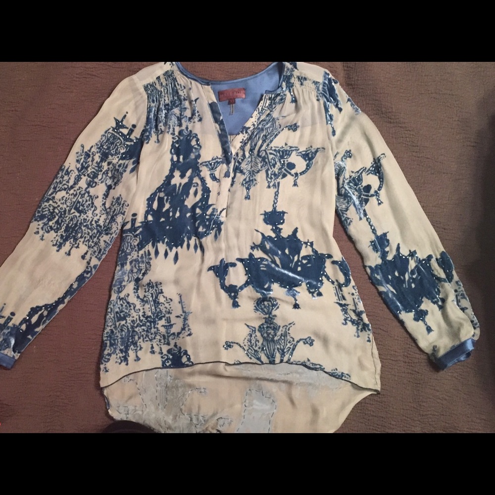 Beautiful blue chandelier motif Hale Bob shirt