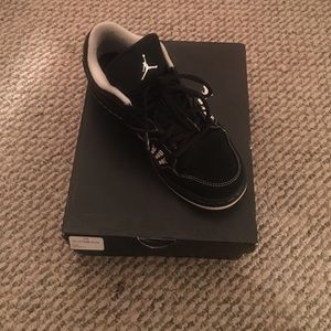 Jordan's 1 flight low (GS)