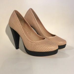 Rebecca Minkoff Nude Vixen Perforated Pump Sz7