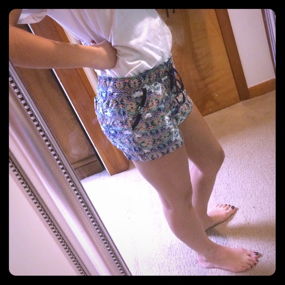 Shorts - Picture 2 of 3