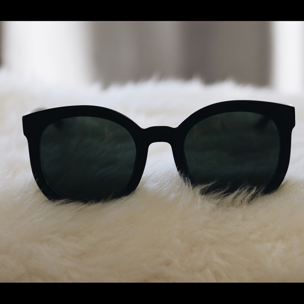 Mirrored Sunglasses Free With Purchase - Picture 3 of 3