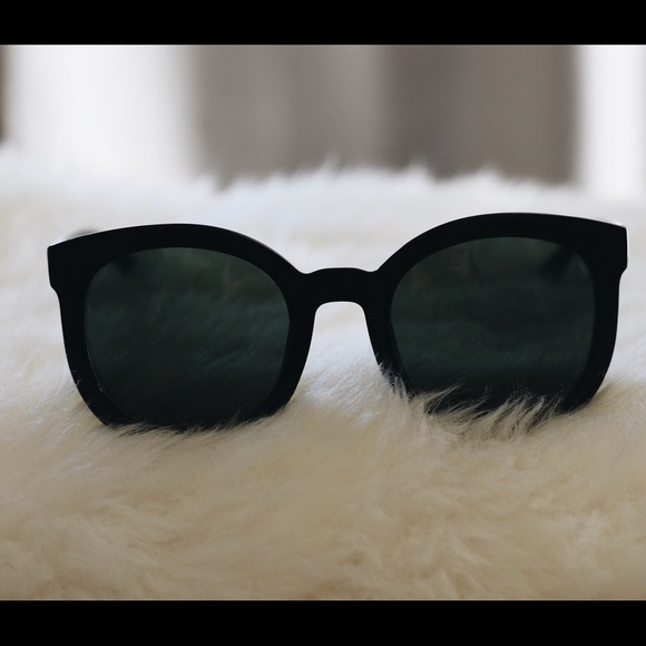 Mirrored Sunglasses Free With Purchase - Picture 3 of 3