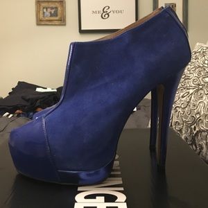 Aldo suede electric blue & patent leather booties