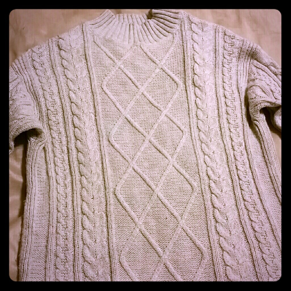 LAST CHANCE! Light gray cable knit  sweater
