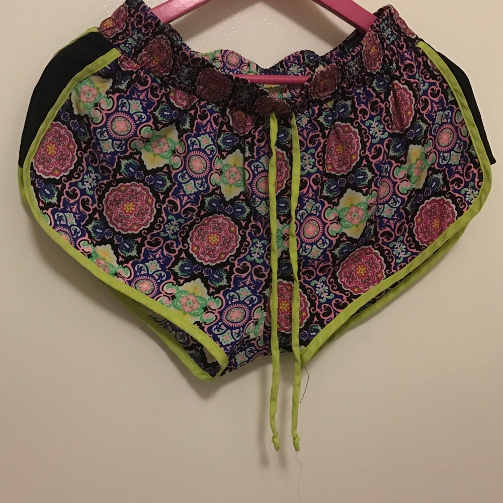 Olsenboye Boho workout shorts size large