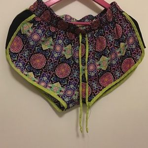 Olsenboye Boho workout shorts size large