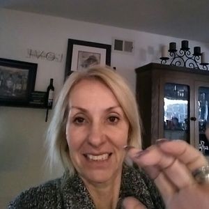 Meet your Posher, Debbie