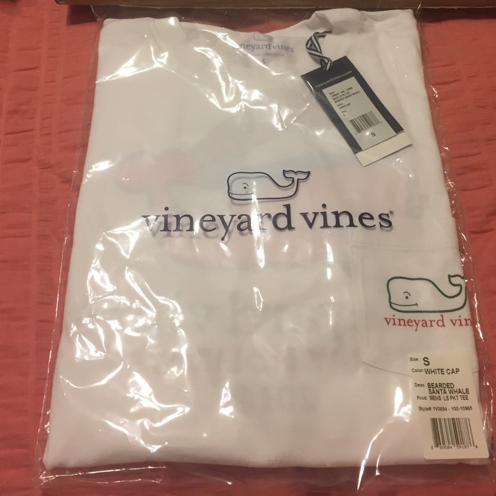 BRAND NEW Vineyard Vines Holiday Tee - Picture 3 of 4