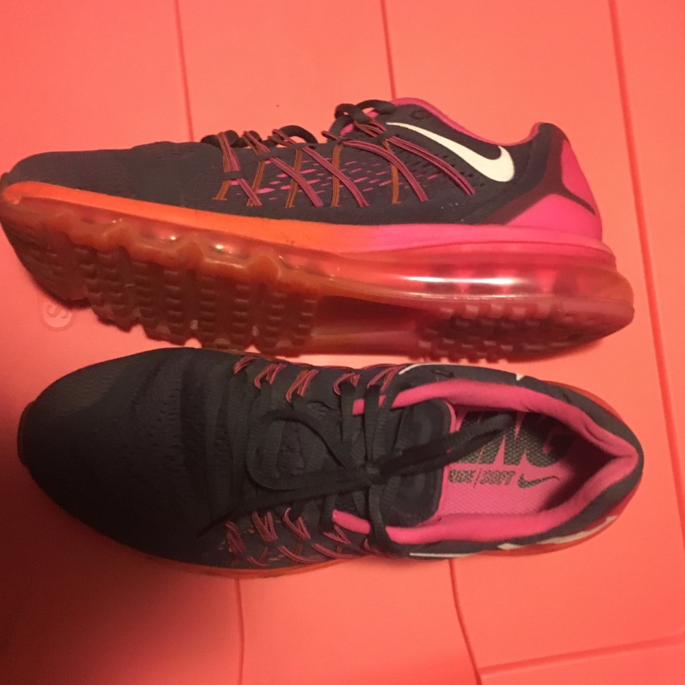 NIKE AIRMAX SIZE 9