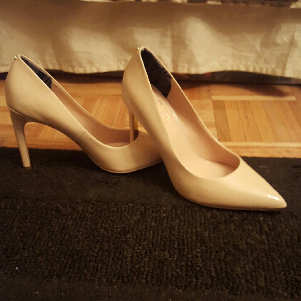 NWOT Ted Baker nude pumps