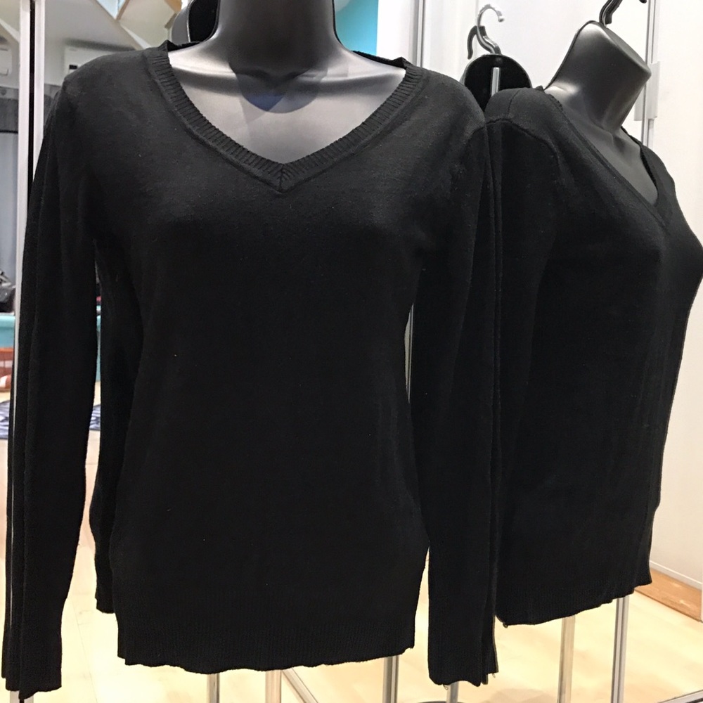 Just One v-neck sweater size S
