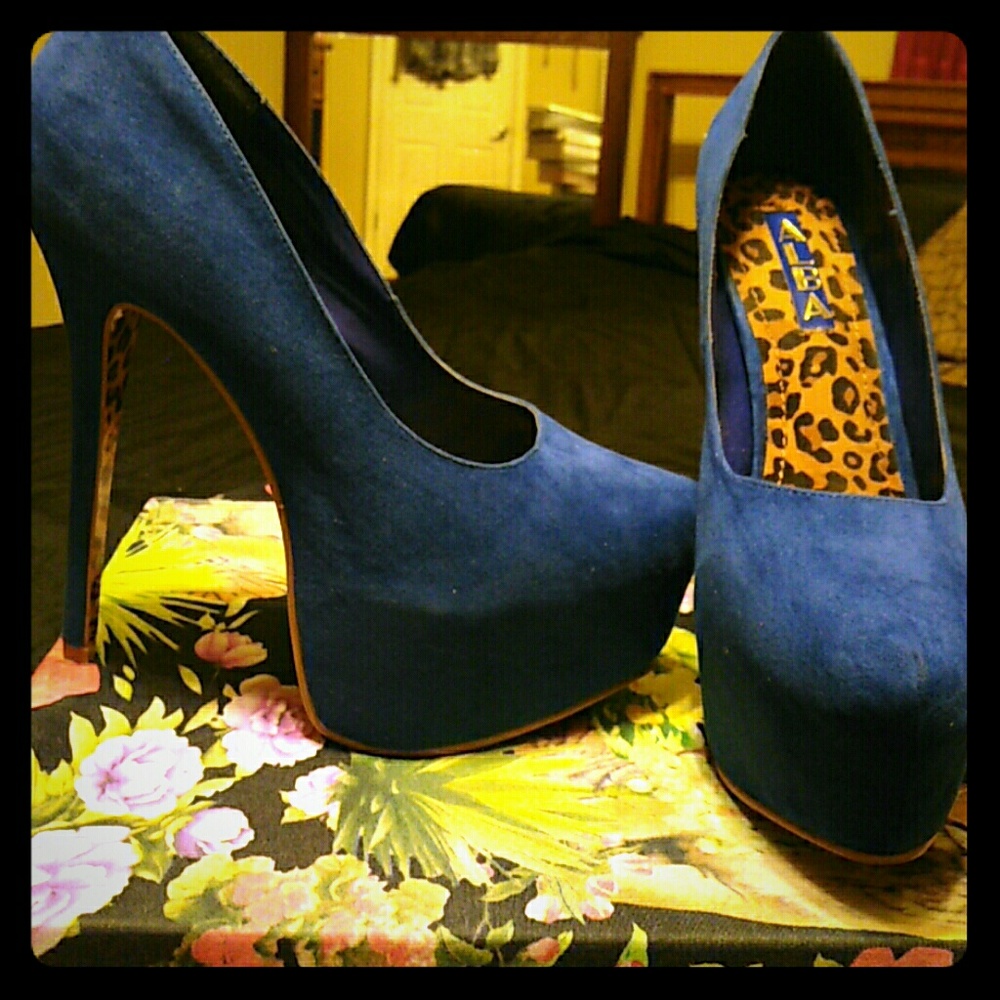Heels - Picture 1 of 1
