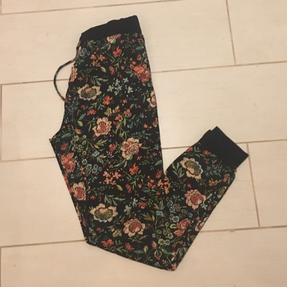 🌸🌺Floral Patterned Joggers
