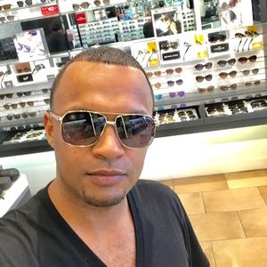 Meet your Posher, Adolfo