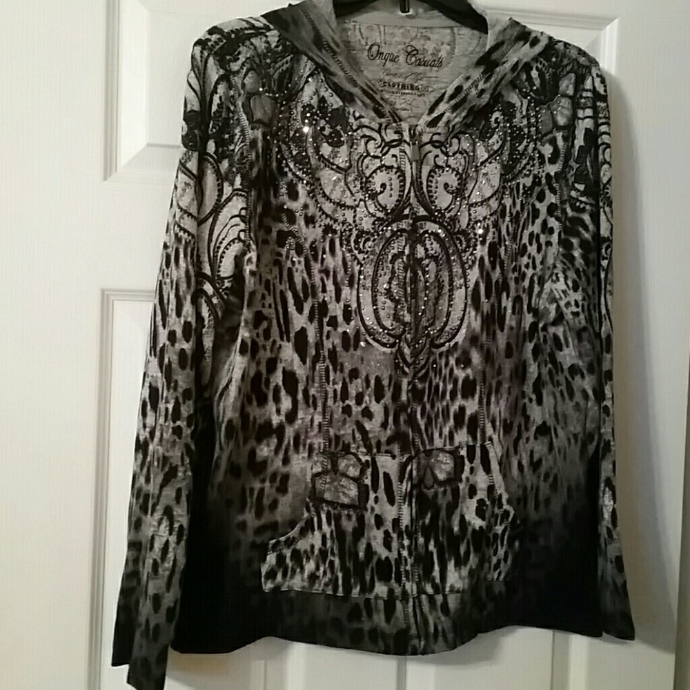 Dazzling lightweight, hooded jacket!